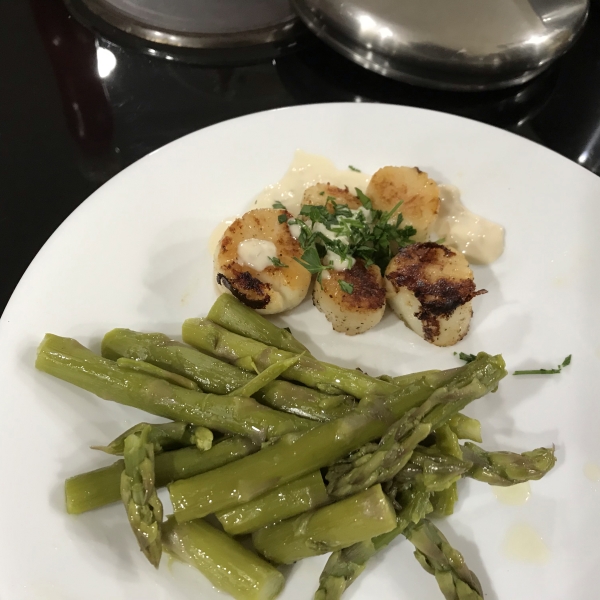Scallops with White Wine Sauce