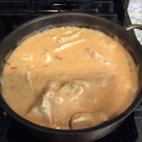 Easy Creamy Chicken in a Sun-Dried Tomato Wine Sauce