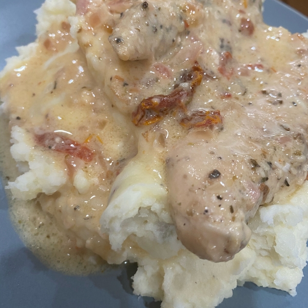 Easy Creamy Chicken in a Sun-Dried Tomato Wine Sauce