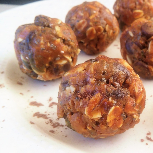 Chocolate Nutty Energy Bites