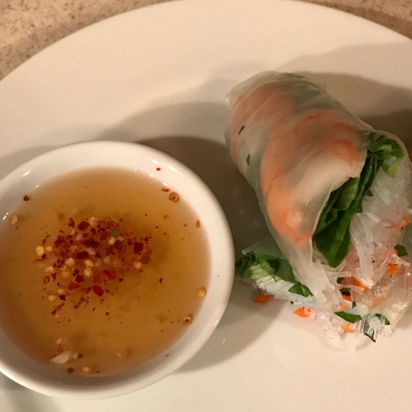 Vietnamese Spring Rolls With Dipping Sauce