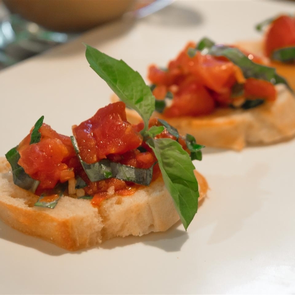 Hunt's® Easy Tomato Bruschetta