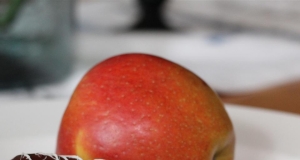 Deluxe Chocolate-Cinnamon Dipped Apples