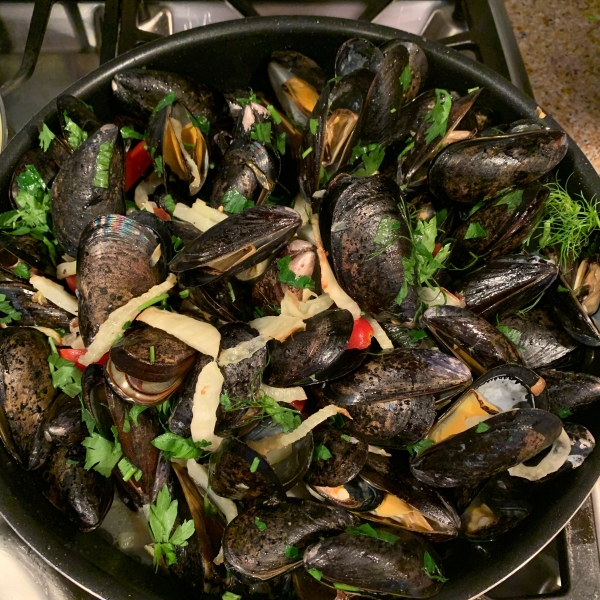 Mussels in a Fennel and White Wine Broth