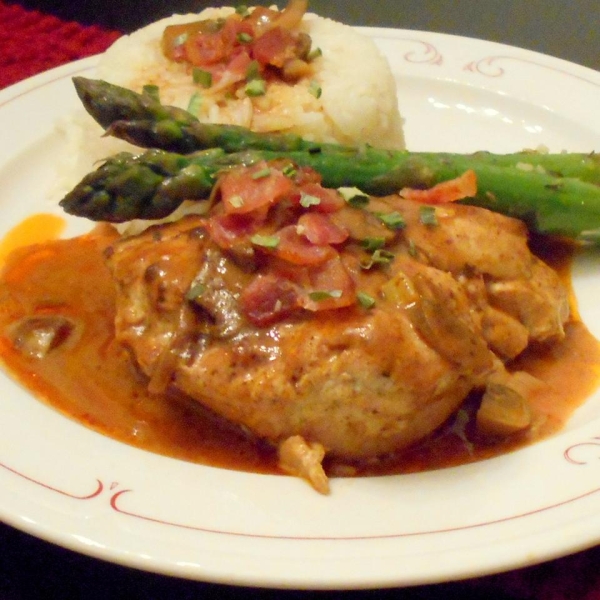 Chicken Breasts in a Sour Cream and Wine Sauce