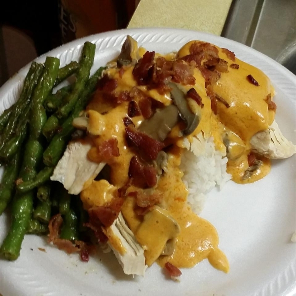 Chicken Breasts in a Sour Cream and Wine Sauce
