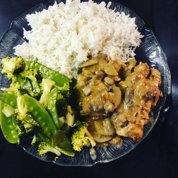 Chicken Breasts in a Sour Cream and Wine Sauce
