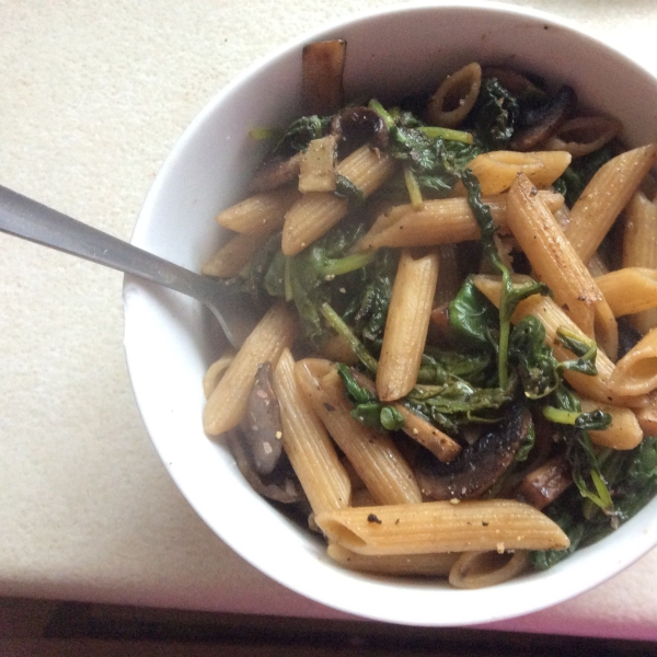 Vegan Pasta with Spinach, Mushrooms, and Garlic