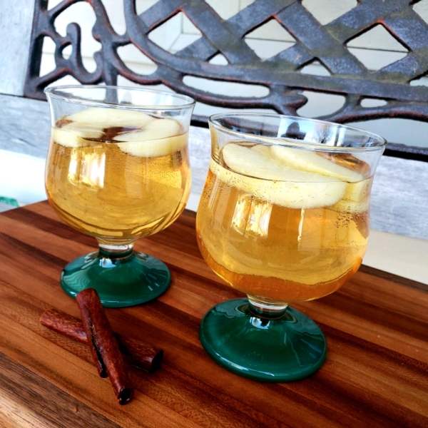 Apple-Cinnamon Sangria