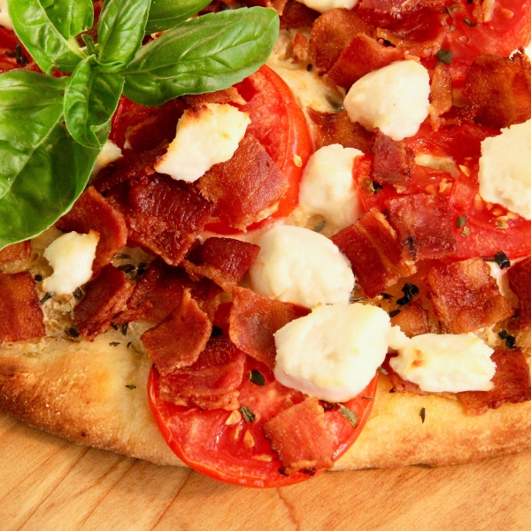 Naan Bread Goat Cheese and Tomato Pizza
