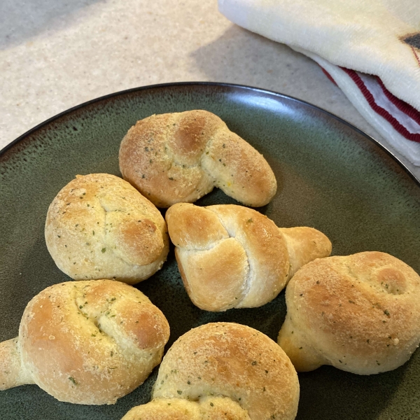 Frozen Garlic Knots in the Air Fryer