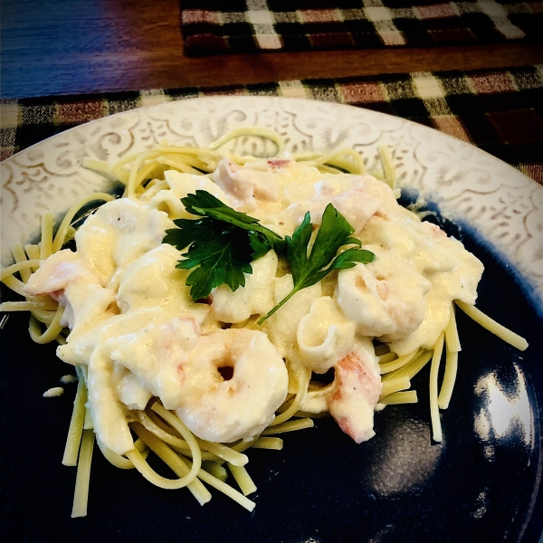 Scrumptious Seafood Linguine