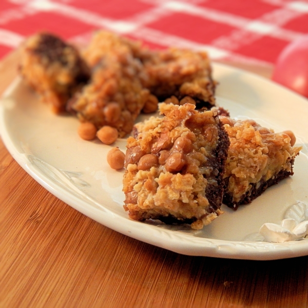 Salted Cashew and Caramel Apple Magic Cookie Bars