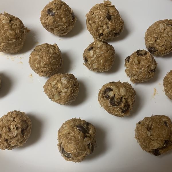 Crunchy Chocolate Chip Peanut Butter Snack Bites