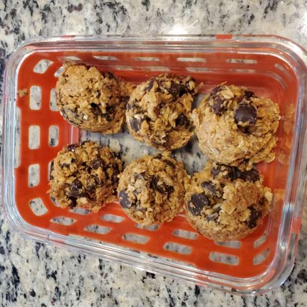 Crunchy Chocolate Chip Peanut Butter Snack Bites