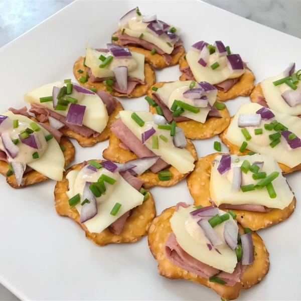 Horsey Beef Pretzel Bites