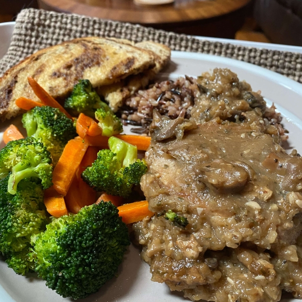 Southern Smothered Pork Chops in Brown Gravy