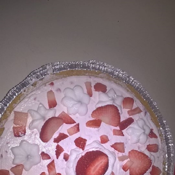 Quick and Easy Strawberry Shake Pie