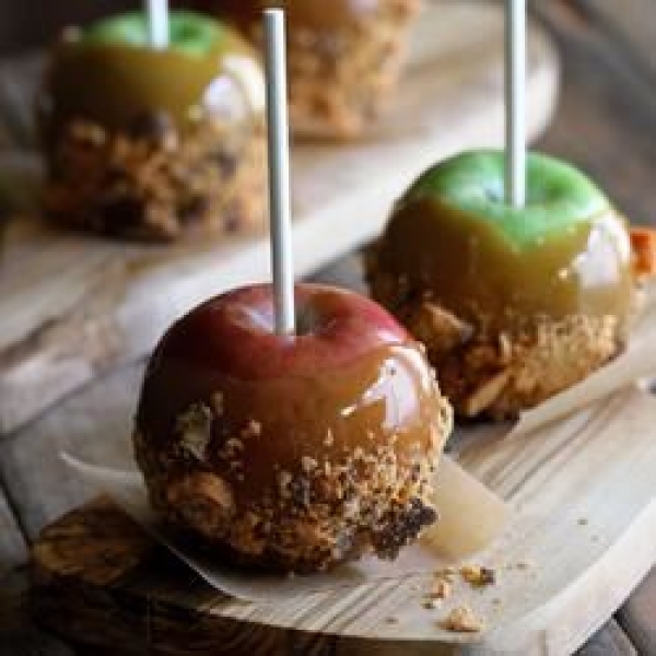 Butterfinger Caramel Apples
