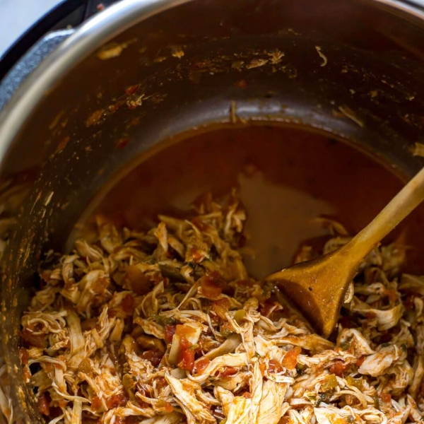Easy Slow Cooker Salsa Chicken