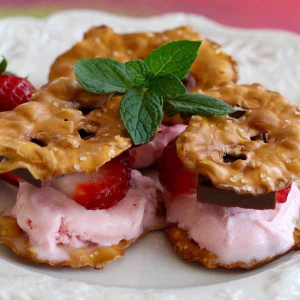 Mini Ice Cream Pretzel Sandwiches