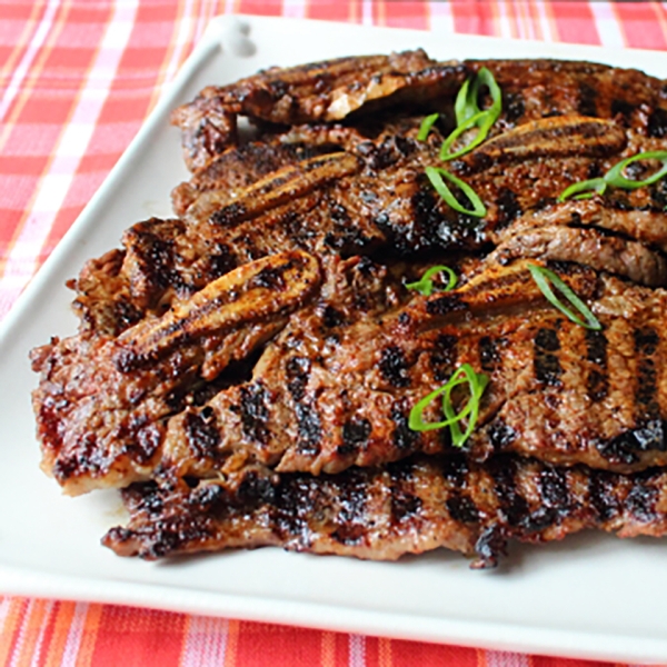 Grilled Kiwi and Chili-Rubbed Short Ribs