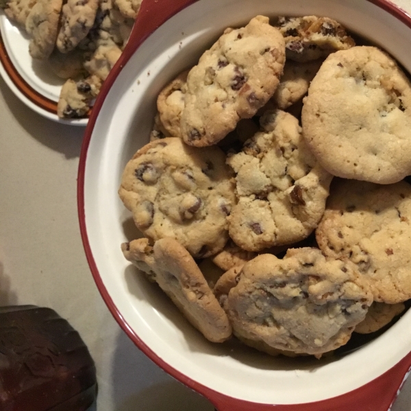 Giant Crisp Chocolate Chip Cookies