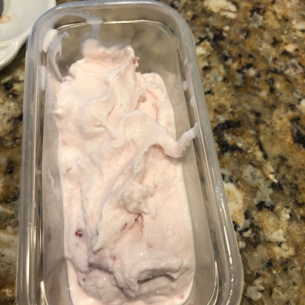 Easy Strawberry Ice Cream