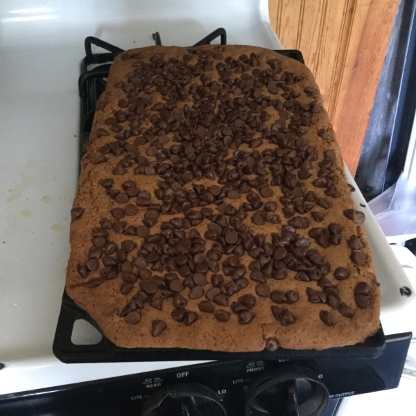 Paleo Skillet Chocolate Chip Cookie