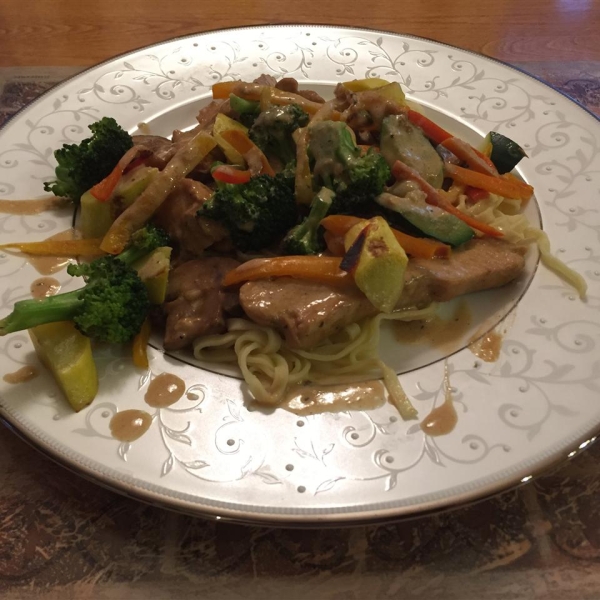 Linguine with Chicken and Vegetables in a Cream Sauce