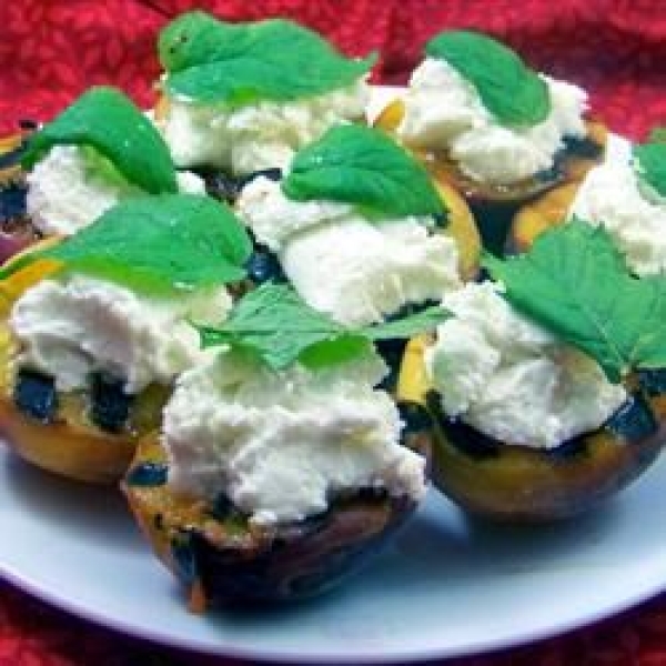 Succulent Grilled Peaches with Honey Chevre
