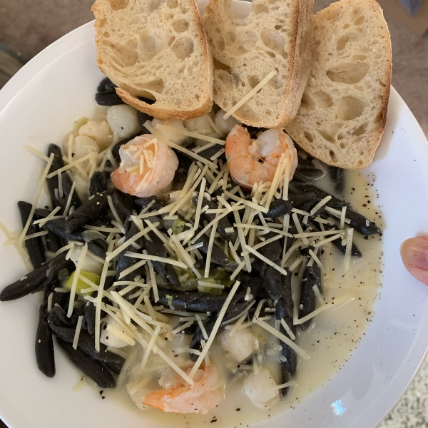 Melissa's Awesome Mussels and Scallops in Citrus Wine Broth