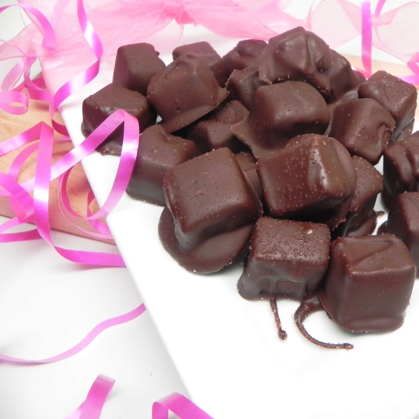 Homemade Caramels with Dark Chocolate and Sea Salt