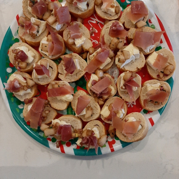 Pear and Prosciutto Bruschetta