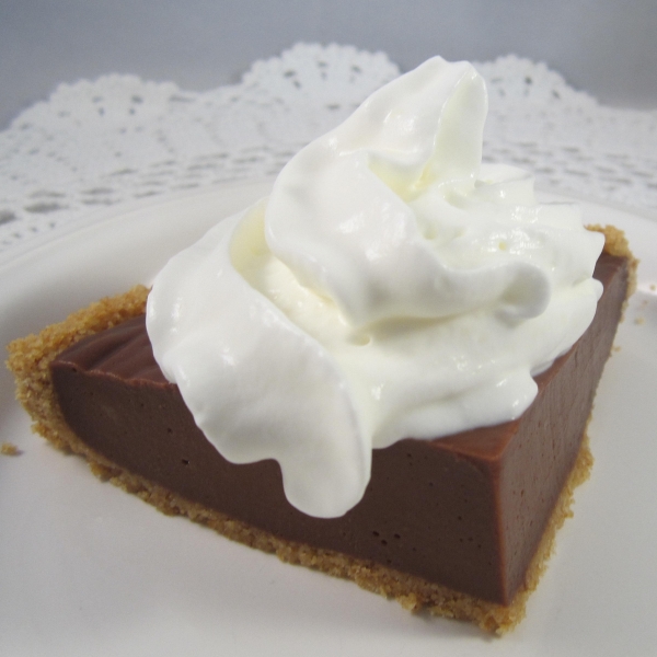 No-Bake Dark Chocolate Cream Pie