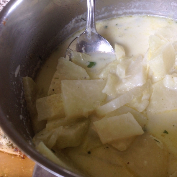 Kohlrabi in Lemon-Cream Sauce