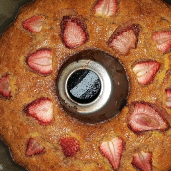 Cornmeal Strawberry Cake