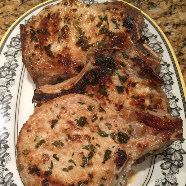 Basil Garlic Grilled Pork Chops