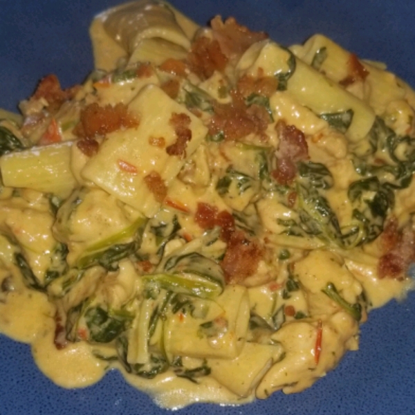 Creamy Spinach Chicken Pasta with Bacon