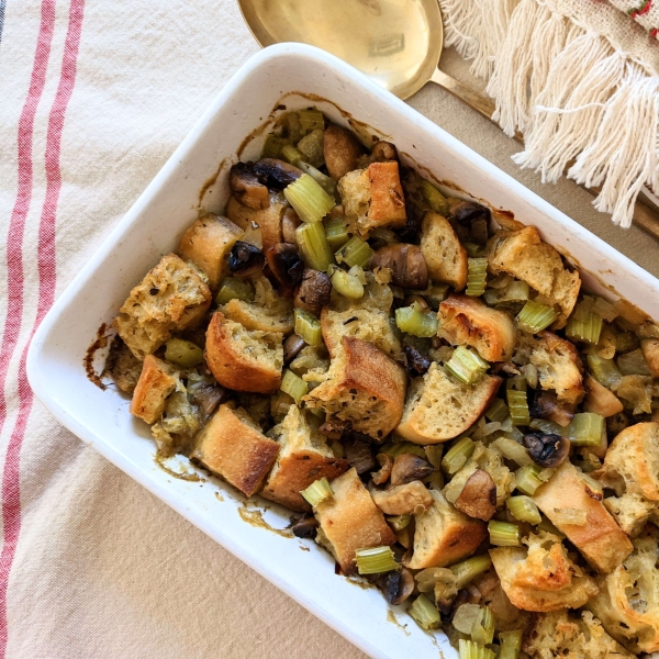 Vegan Mushroom Thanksgiving Stuffing