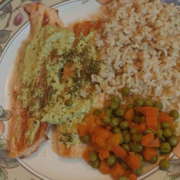 Grilled Salmon with Creamy Pesto Sauce
