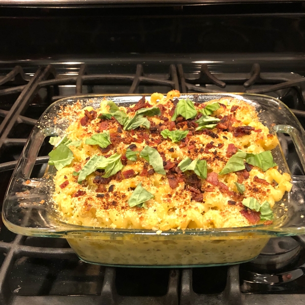 Bacon White Cheddar Pesto Mac and Cheese