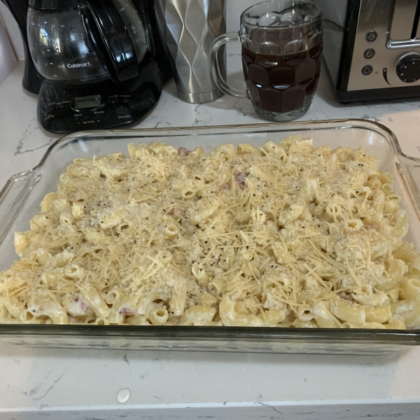 Bacon White Cheddar Pesto Mac and Cheese