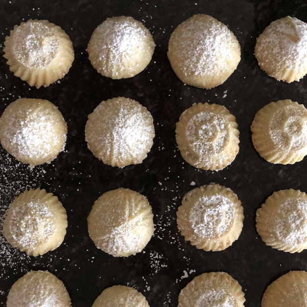 Ma'amoul (Lebanese Date Cookies)