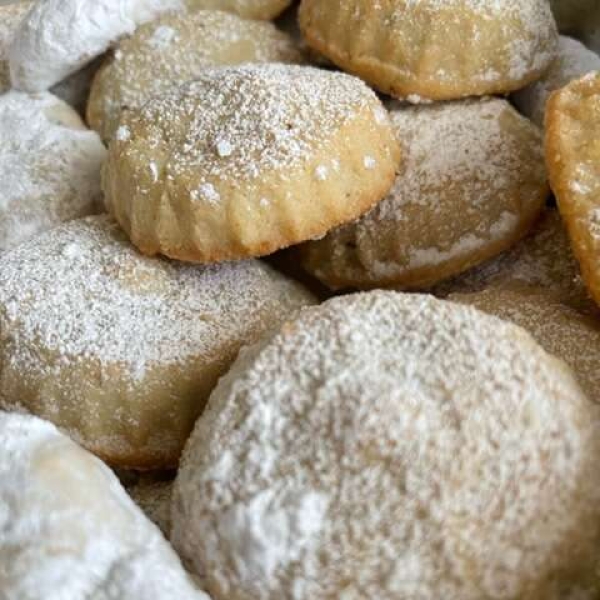 Ma'amoul (Lebanese Date Cookies)