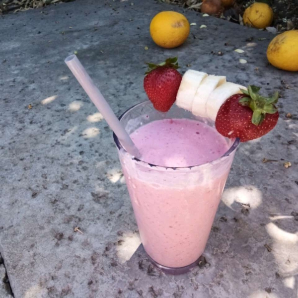 Strawberry Oatmeal Breakfast Smoothie