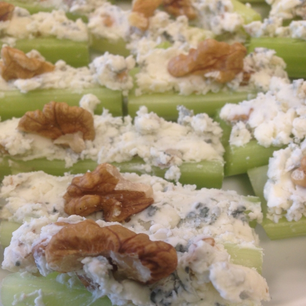 Stuffed Celery Appetizer with Gorgonzola and Walnuts