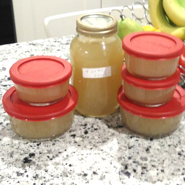 Instant Pot® Turkey Bone Broth