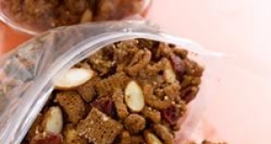 Heart-y Antioxidant Almond Snack Mix