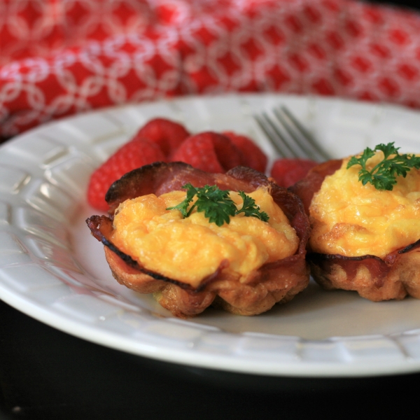 Keto Cheesy Bacon and Egg Cups